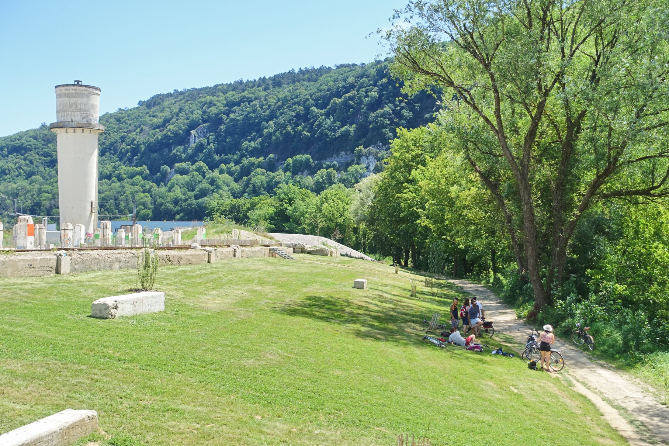 Lauréat du OFF du Développement durable 2021 | Prix National Art Urbain 2021 | Lauréat Les Défis urbains 2021 | Remarqué pour le Concours National Reconquête des Entrées de villes 2021